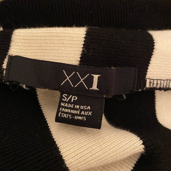 Knit tight skirt - Picture 3 of 3